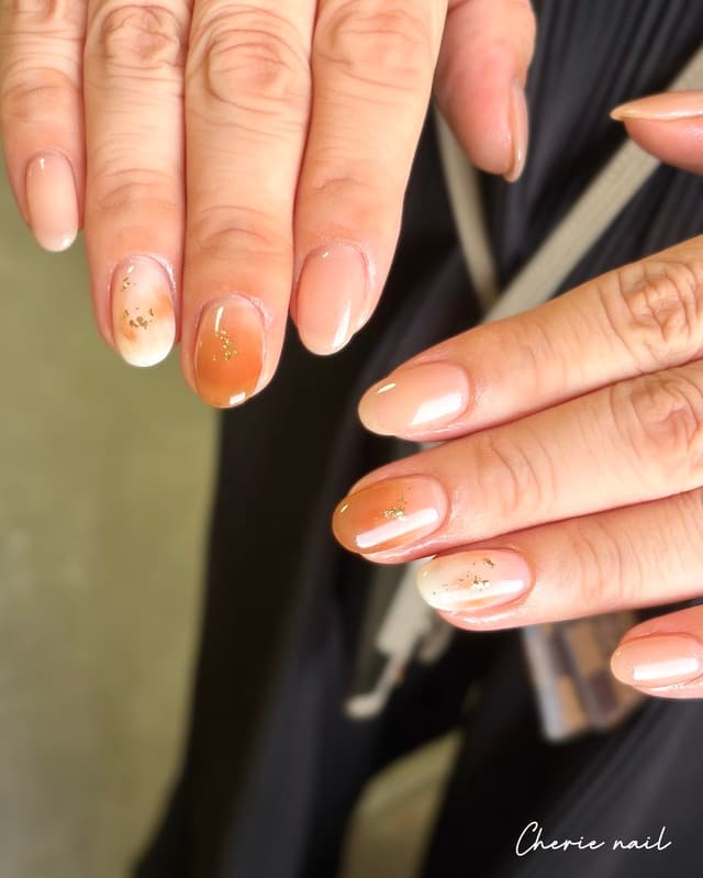 ニュアンスとホイルのアート。稲沢市Cherienailのお客様の施術写真